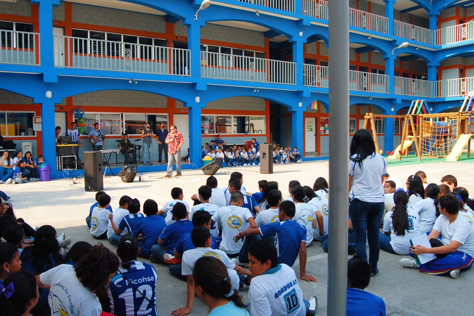 2013 - Génesis Bilingual School